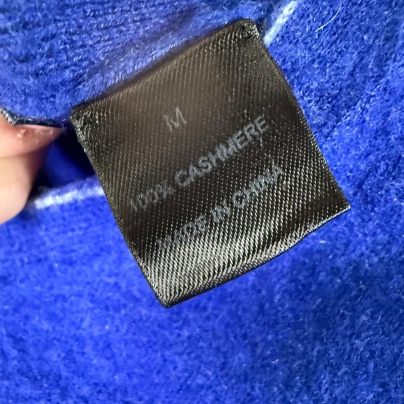 Neiman Marcus Royal Blue Cashmere V-Neck Sweater - Size M - Picture 6 of 8
